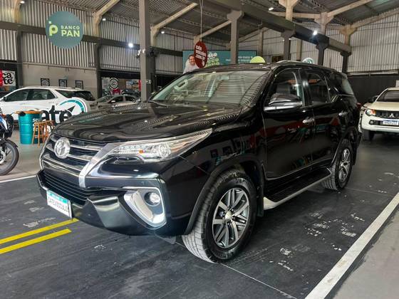 TOYOTA HILUX SW4 2.8 SRX 4X4 7 LUGARES 16V TURBO INTERCOOLER DIESEL 4P AUTOMÁTICO